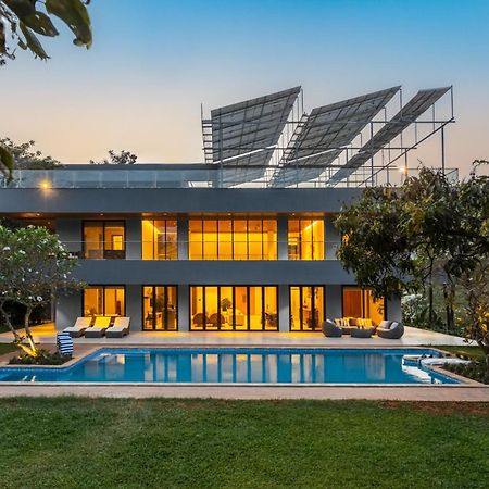 Reflection House By Stayvista With Pool, Terrace Bar, Indoor Games & Exquisite Interiors In A Nutshell Alībāg Zewnętrze zdjęcie